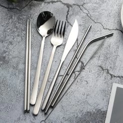 House Of Husk Reisbestek - Reis Bestekset - Chopsticks - Metalen Rietjes Met Borstel - Lepel - Vaatwasserbestendig - RVS - 7 Delig - Zilver 10 House Of Husk Reisbestek - Reis Bestekset - Chopsticks - Metalen Rietjes Met Borstel - Lepel - Vaatwasserbestendig - RVS - 7 Delig - Zilver -Outdoor Camping Shop 1200x1200 557