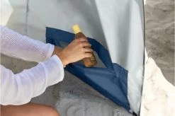 Sport-Brella - Premiere Strandtent - Windscherm - Tochtscherm - Tochtscherm - Stormparaplu - Zonnescherml - Blauw -Outdoor Camping Shop 1200x796 2