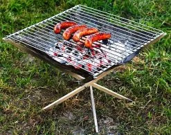Firekorf + Grill + Spit : Opvouwbare Vuurkorf / Vuurschaal Met Rooster En Spit - Draagbare BBQ - Opbergtas - Kampeer Grill - Kookset -Outdoor Camping Shop 1200x946 1